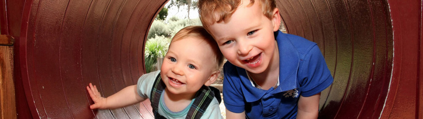 Two children playing in a tunnel, background image