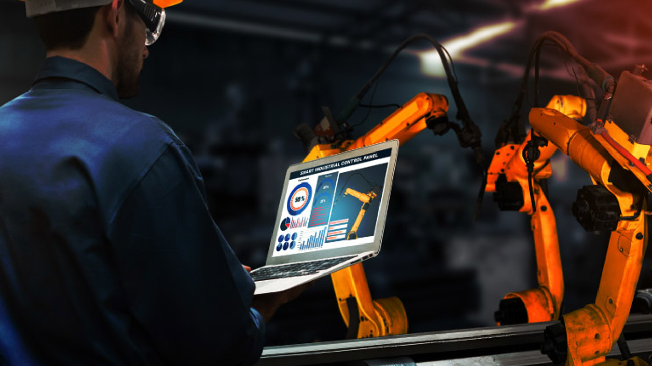 Smart industry robot arms for digital factory production technology.